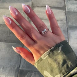 DUFFBEAUTY Reusable Press-On Manicure Nails - Milky Swirl -Clinique Salgsbutik duffbeauty reusable press on manicure nails milky swirl 1646913831