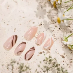 DUFFBEAUTY Reusable Press-On Manicure Nails - Milky Swirl -Clinique Salgsbutik duffbeauty reusable press on manicure nails milky swirl 1673442861